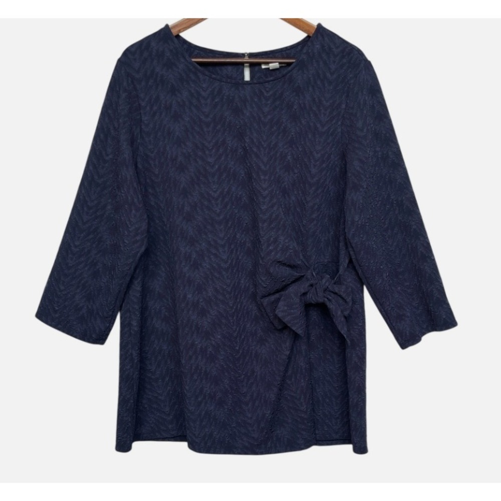 EST 1946 Navy Blue Textured Chevron Print 3/4 Sleeve Bow Detail Tunic Top 18/20W